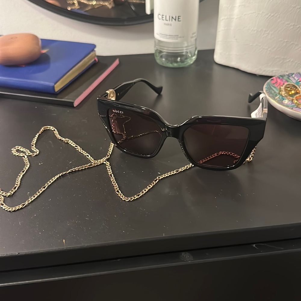 Gucci sunglasses with neck chain.